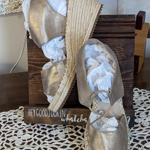 NWOT. Eileen Fisher Wedge Sandals - Picture 5 of 5